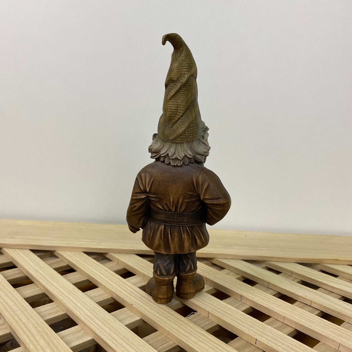 Statue de gnome lutin gnome scandinave Figurine naine Créature mythique Gnome en bois Décor de gnome Gnome irlandais Figurine de gnome