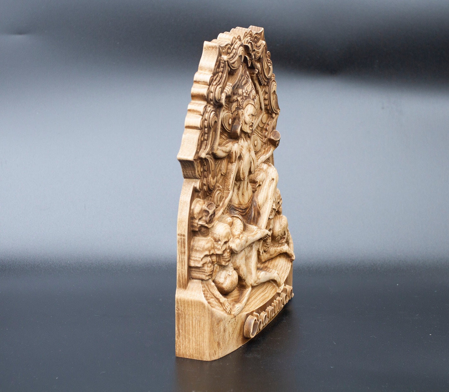 Chamunda Kali Sculpture Durga Déesse hindoue en bois des guerriers Parvati Shivas Femme Incarnation Figurine de table en bois de frêne