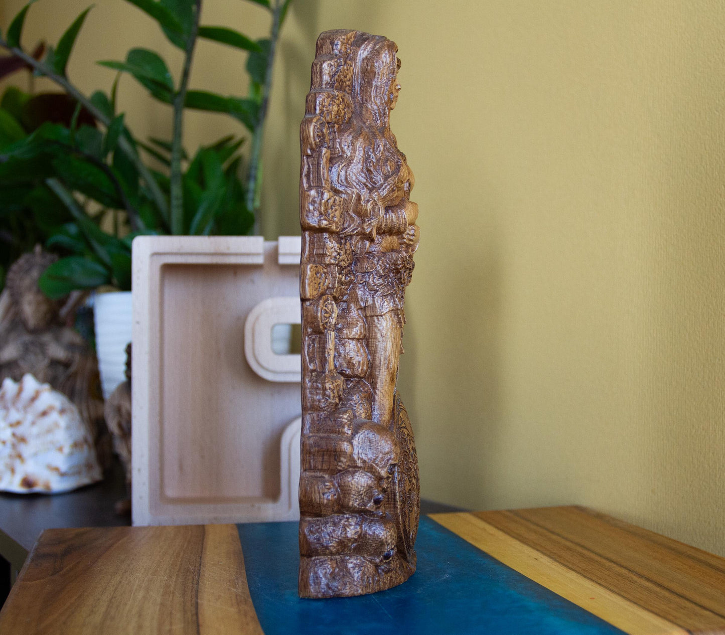 Statue de la déesse nordique Hel – Sculpture scandinave en bois sculpté – Décoration d'autel païen – Figurine de la mythologie viking – 23 cm de haut