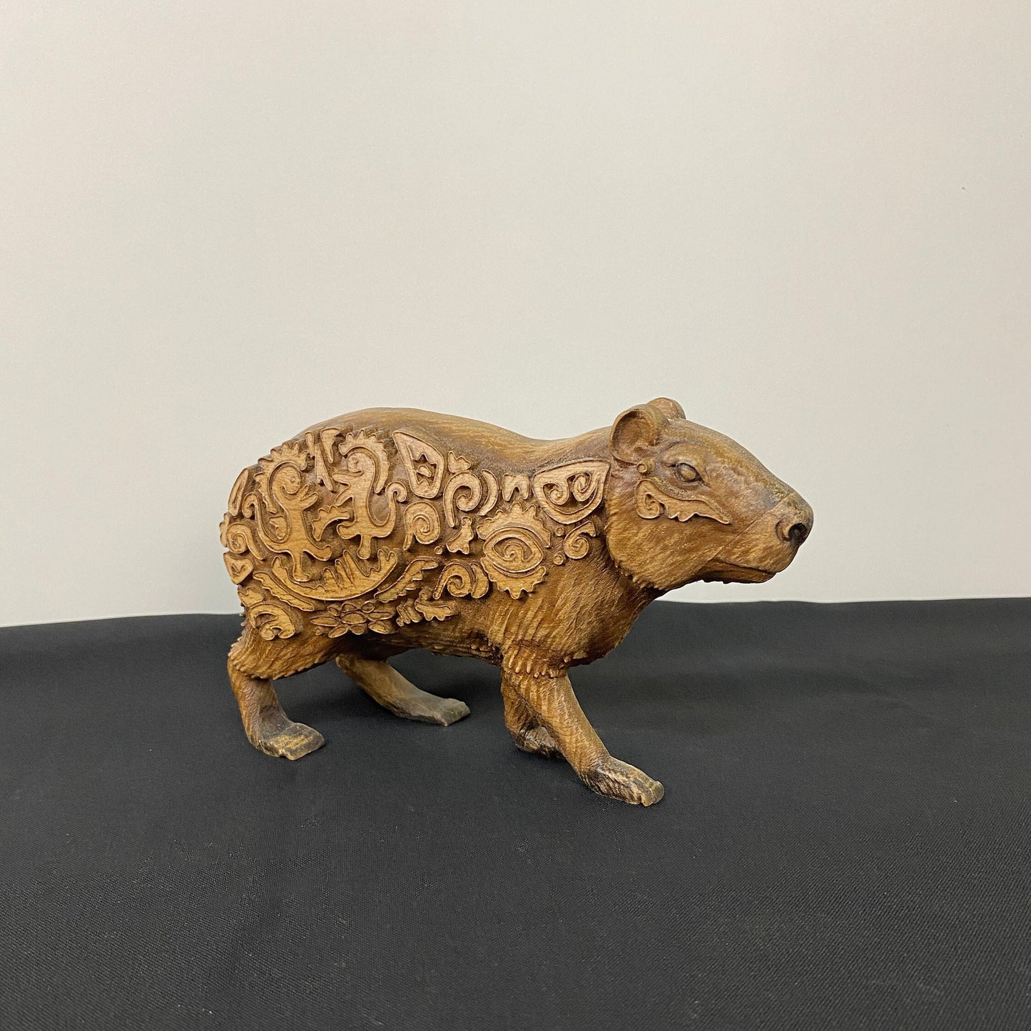 Capybara Capybara art Capybara en bois Capybara figurine Capybara cadeau Capybara sculpture Capybara cadeau Animal totem Capybara mignon Animalstatue