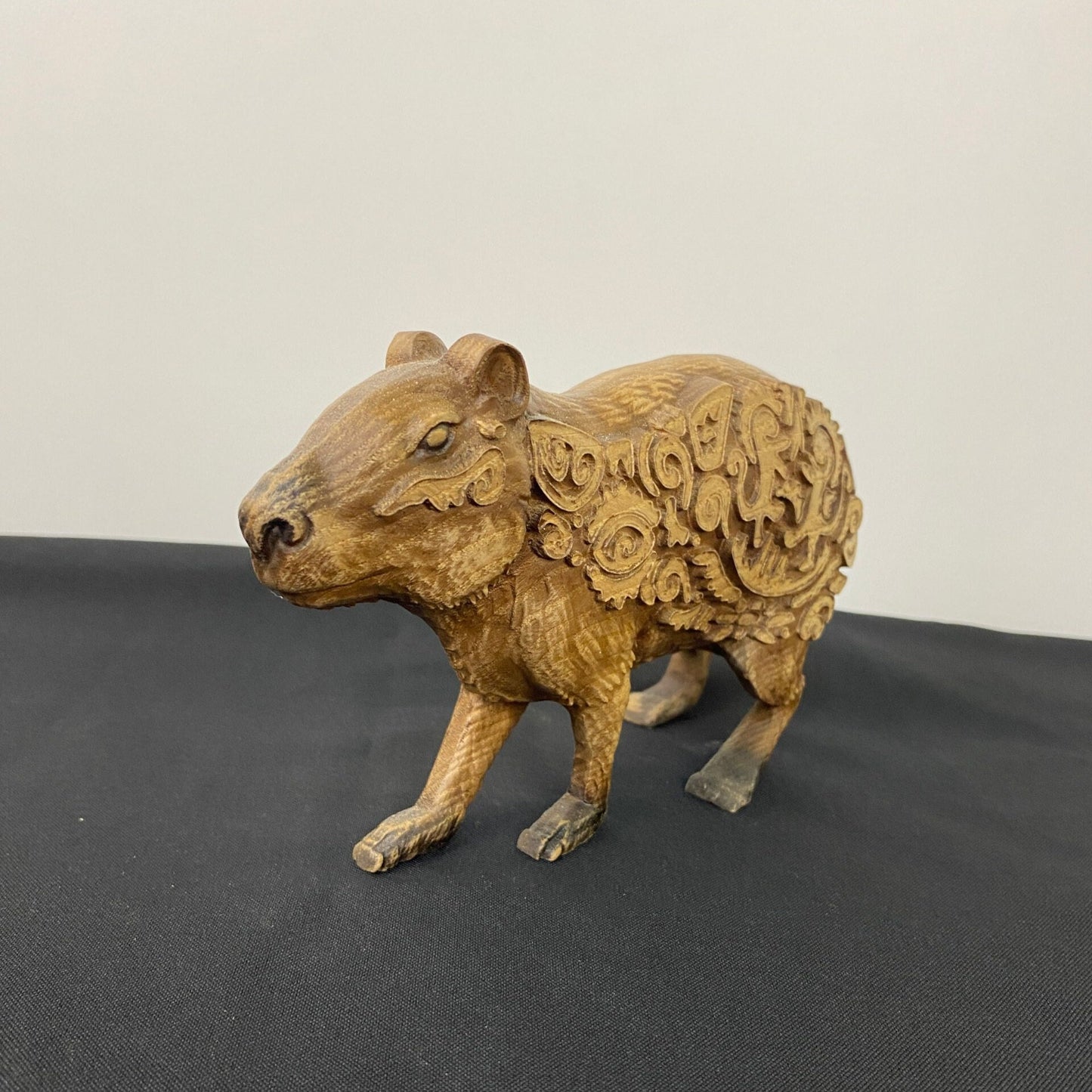 Capybara Capybara art Capybara en bois Capybara figurine Capybara cadeau Capybara sculpture Capybara cadeau Animal totem Capybara mignon Animalstatue