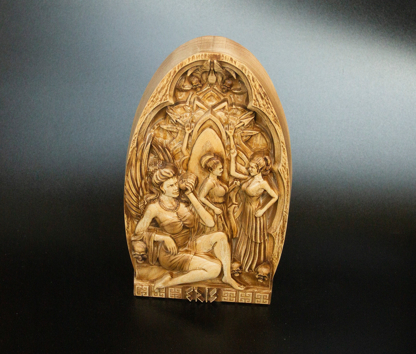 Statue en bois d'Eris, sculpture en bois, déesse grecque de la dissidence et du chaos, figurine de table en bois de frêne de la guerre de Troie