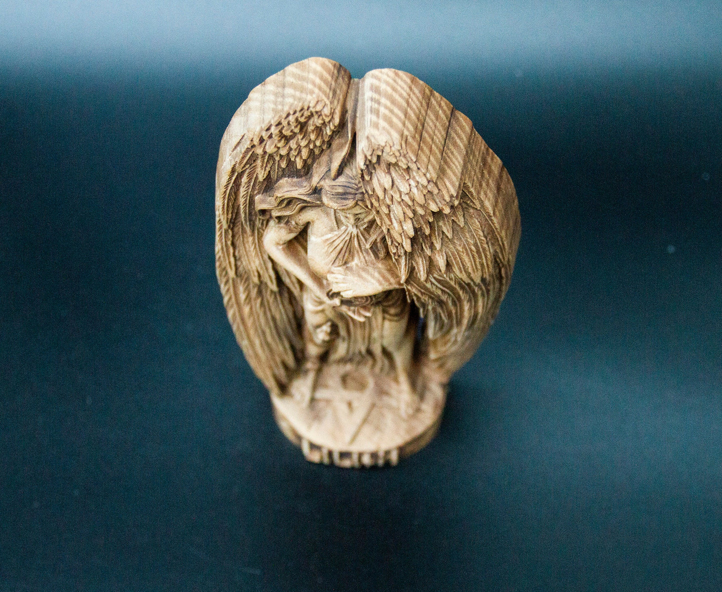 Figurine de démone Lilith Statue de démonologie juive Sculpture en bois Autel Souvenir Déesse Cadeau Démon féminin