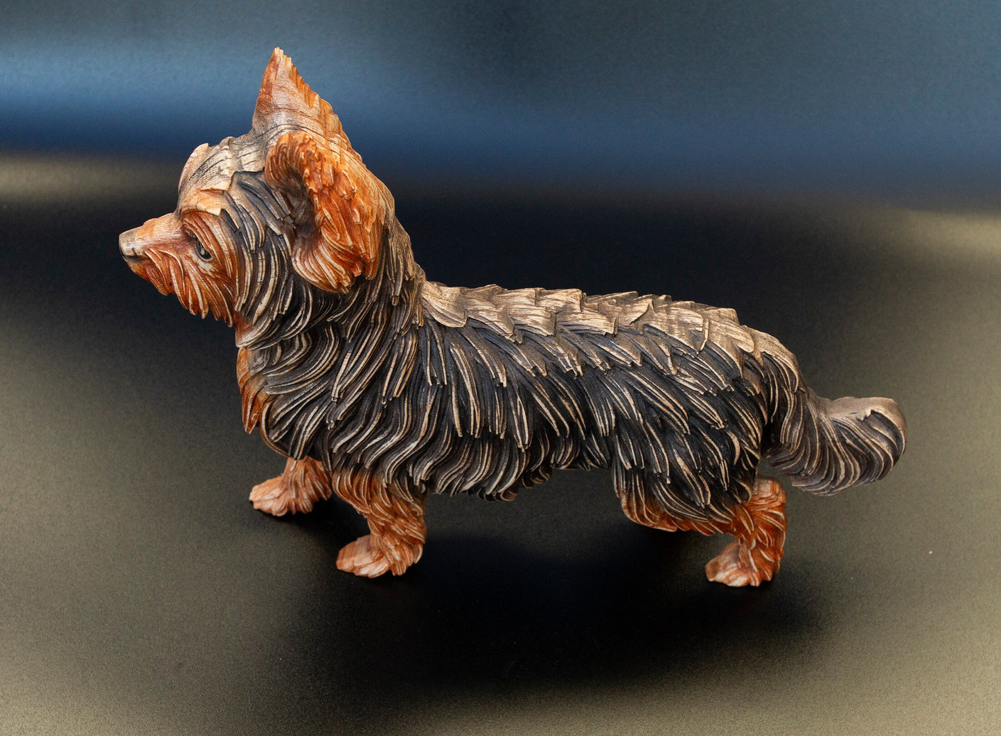 York Terrier - Charmante statuette de York Terrier en bois fabriquée à la main : un délice canin fantaisiste