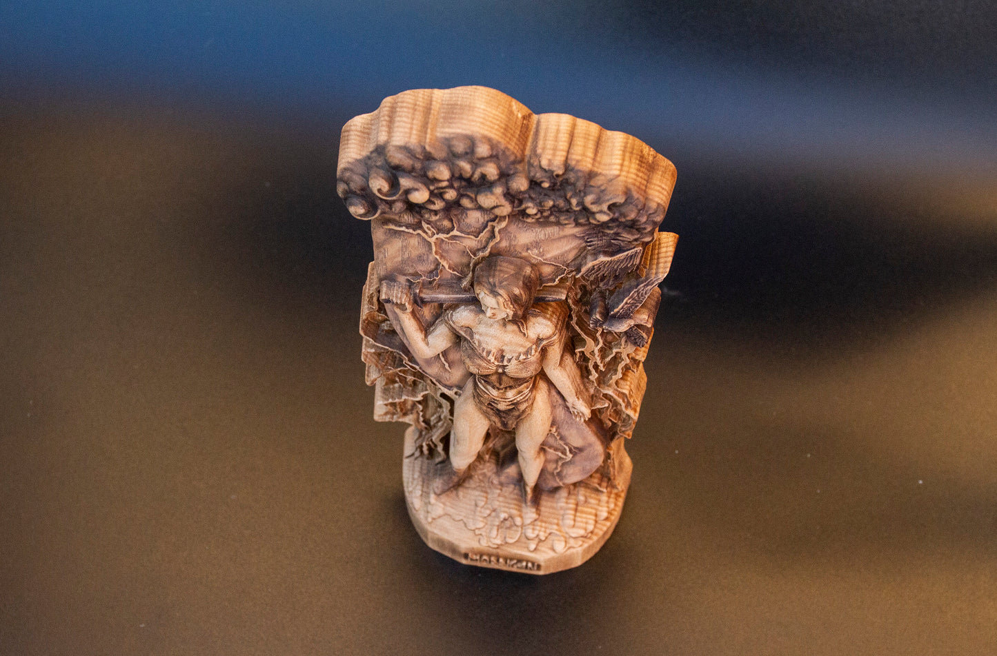 Morrigan Déesse de la Guerre et de l'Abondance Sculpture en Bois Figurine Héroïque Dieux Scandinaves Statue Autel Souvenir Personnages Nordiques du Nord