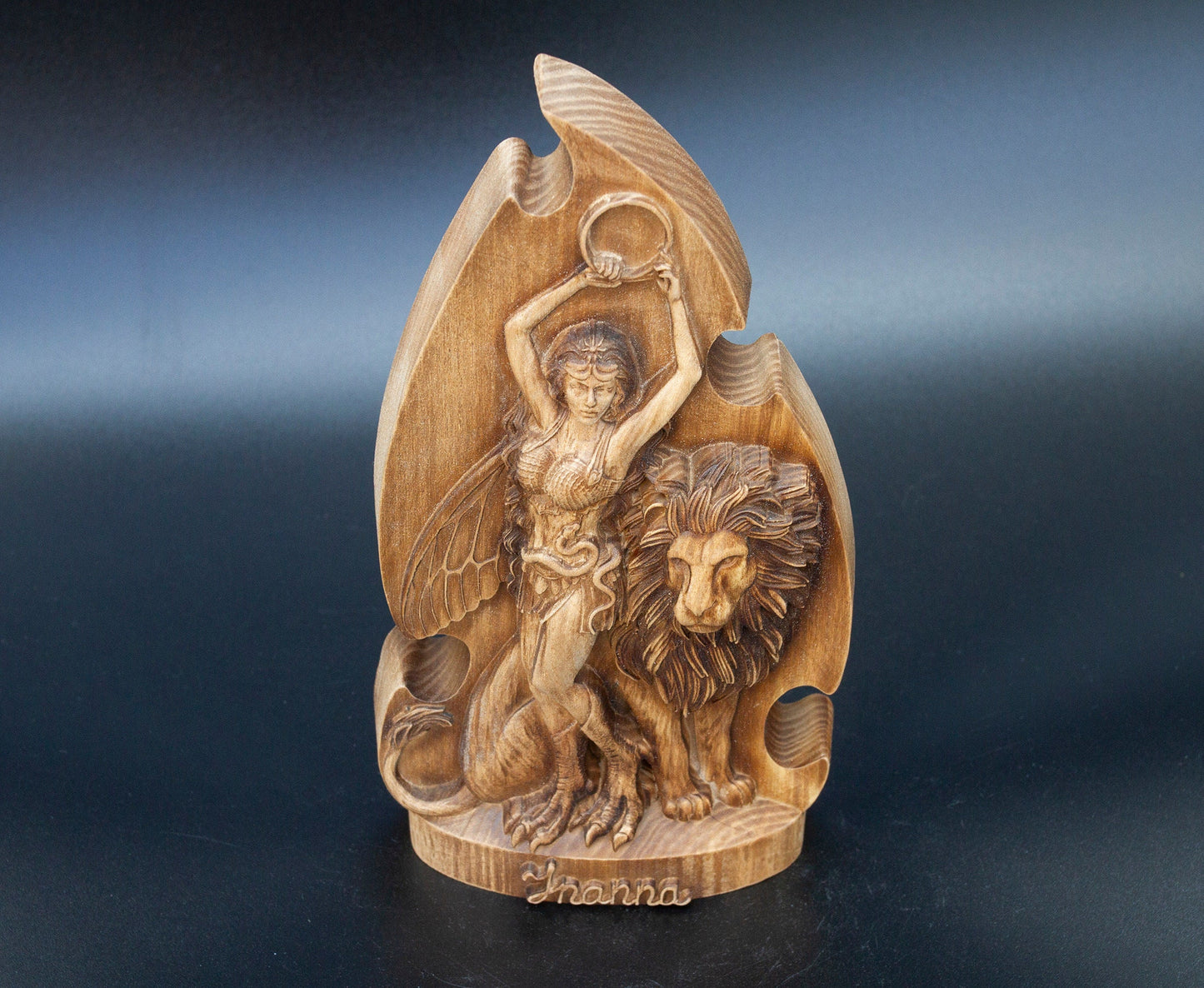 Statue d'Inanna Statuette scandinave minimaliste en bois fabriquée à la main :