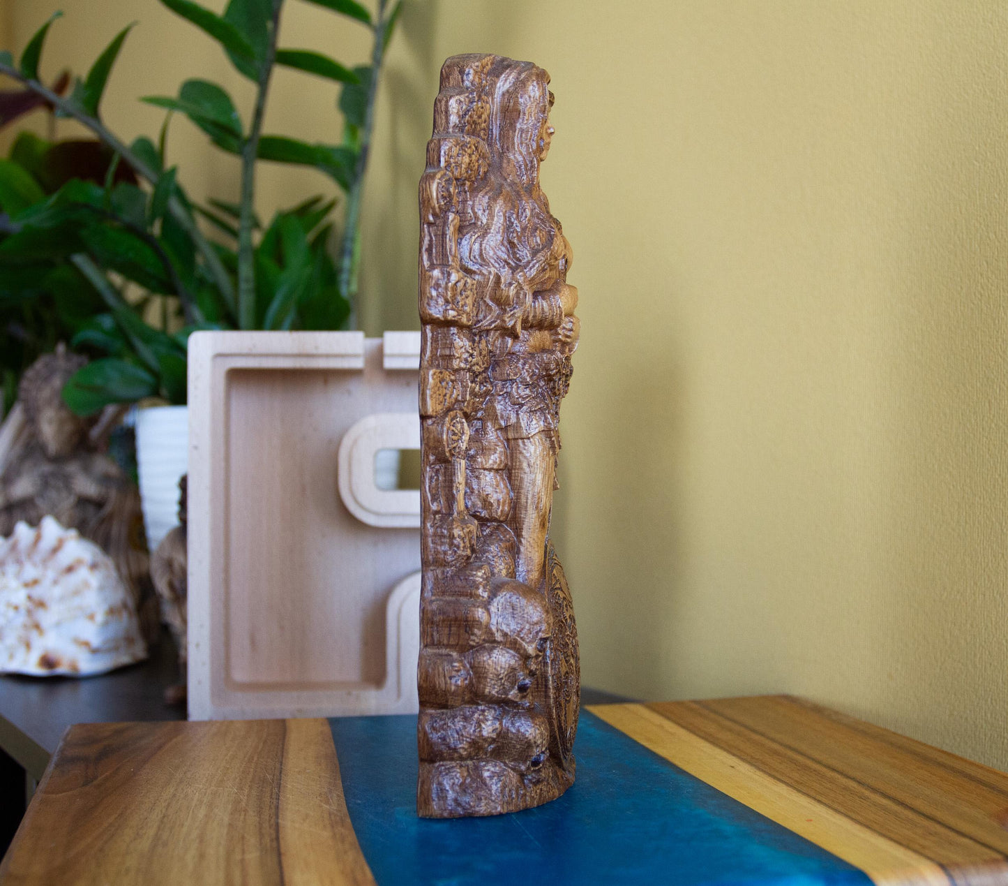 Statue de la déesse nordique Hel – Sculpture scandinave en bois sculpté – Décoration d'autel païen – Figurine de la mythologie viking – 23 cm de haut