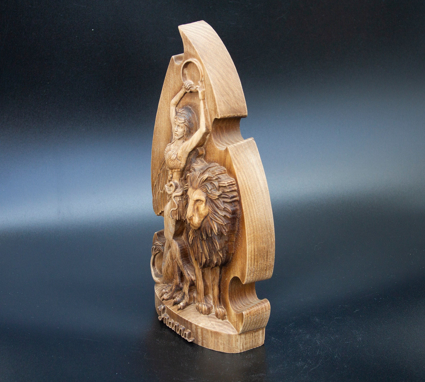 Statue d'Inanna Statuette scandinave minimaliste en bois fabriquée à la main :