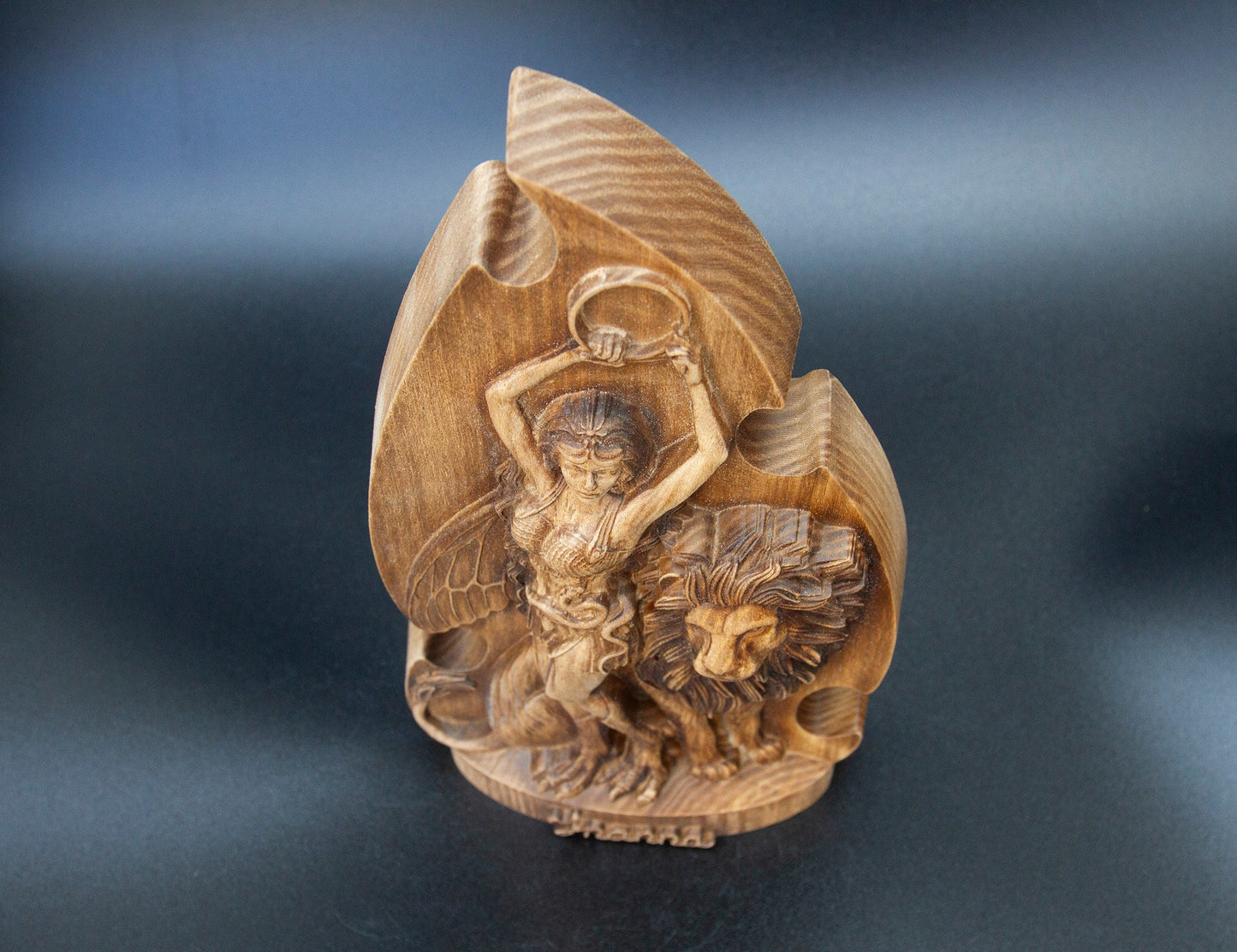 Statue d'Inanna Statuette scandinave minimaliste en bois fabriquée à la main :