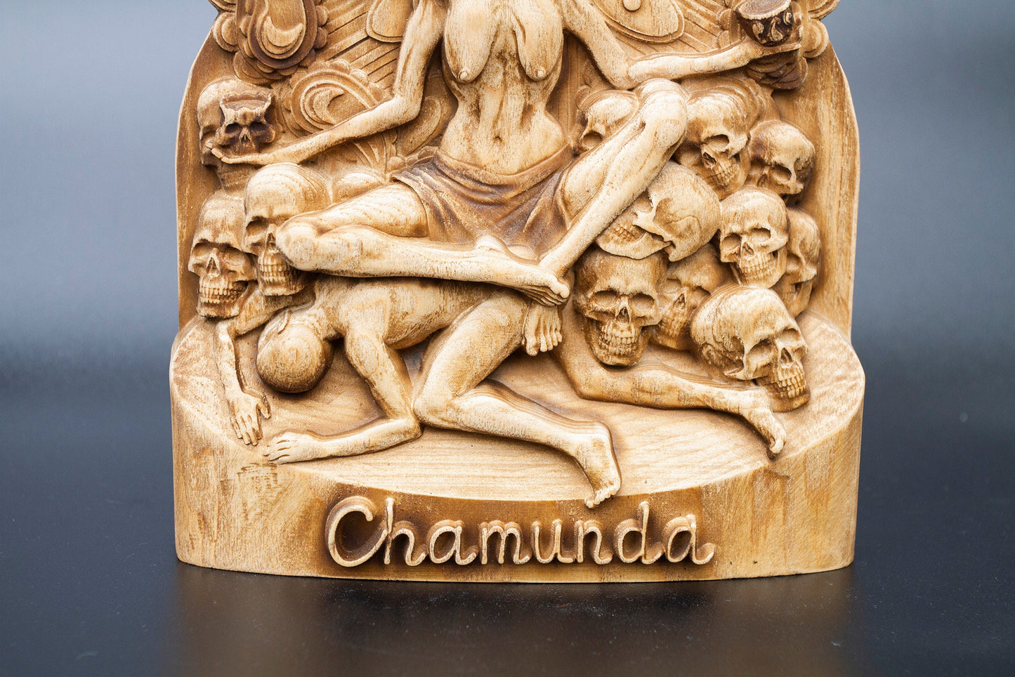Chamunda Kali Sculpture Durga Déesse hindoue en bois des guerriers Parvati Shivas Femme Incarnation Figurine de table en bois de frêne