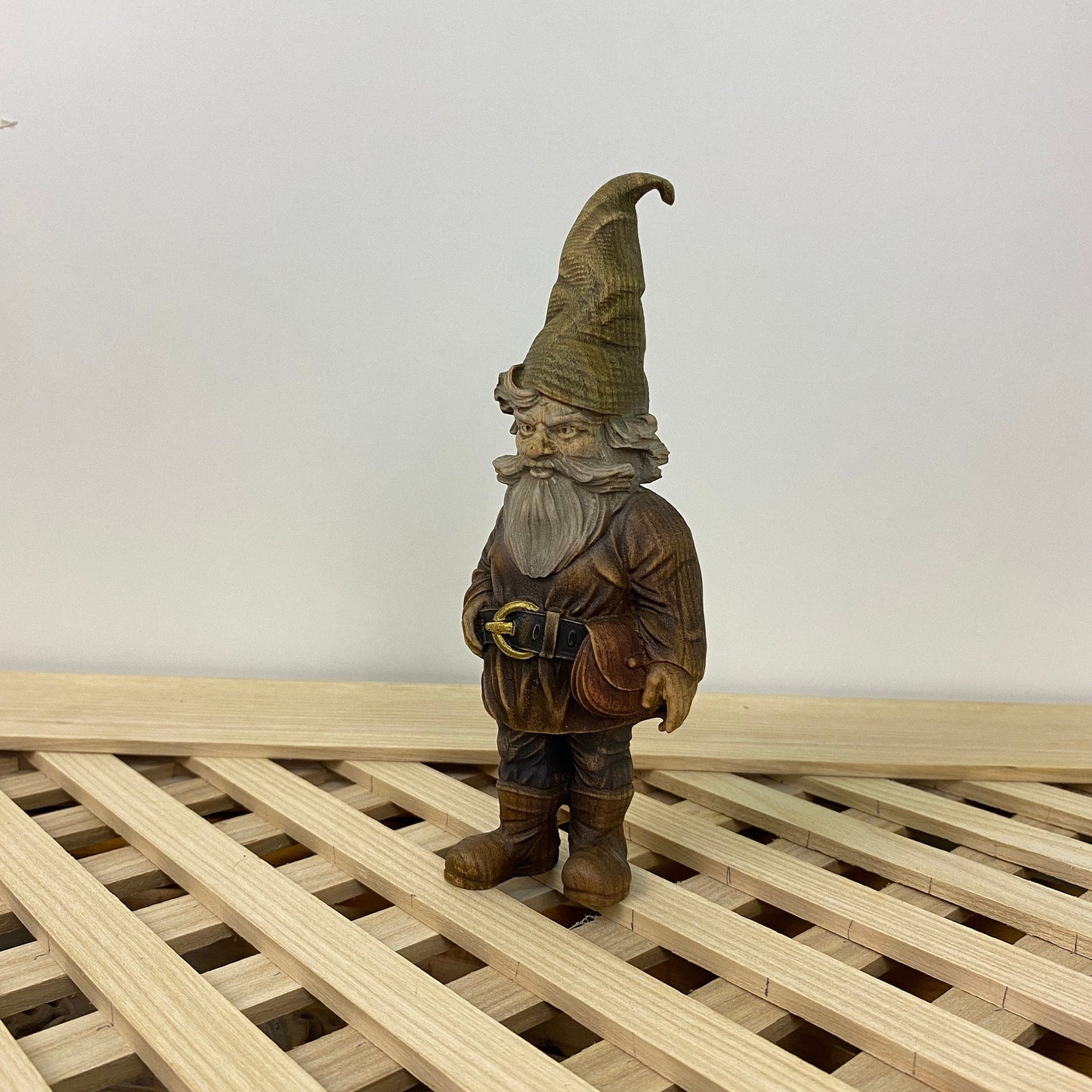 Statue de gnome lutin gnome scandinave Figurine naine Créature mythique Gnome en bois Décor de gnome Gnome irlandais Figurine de gnome