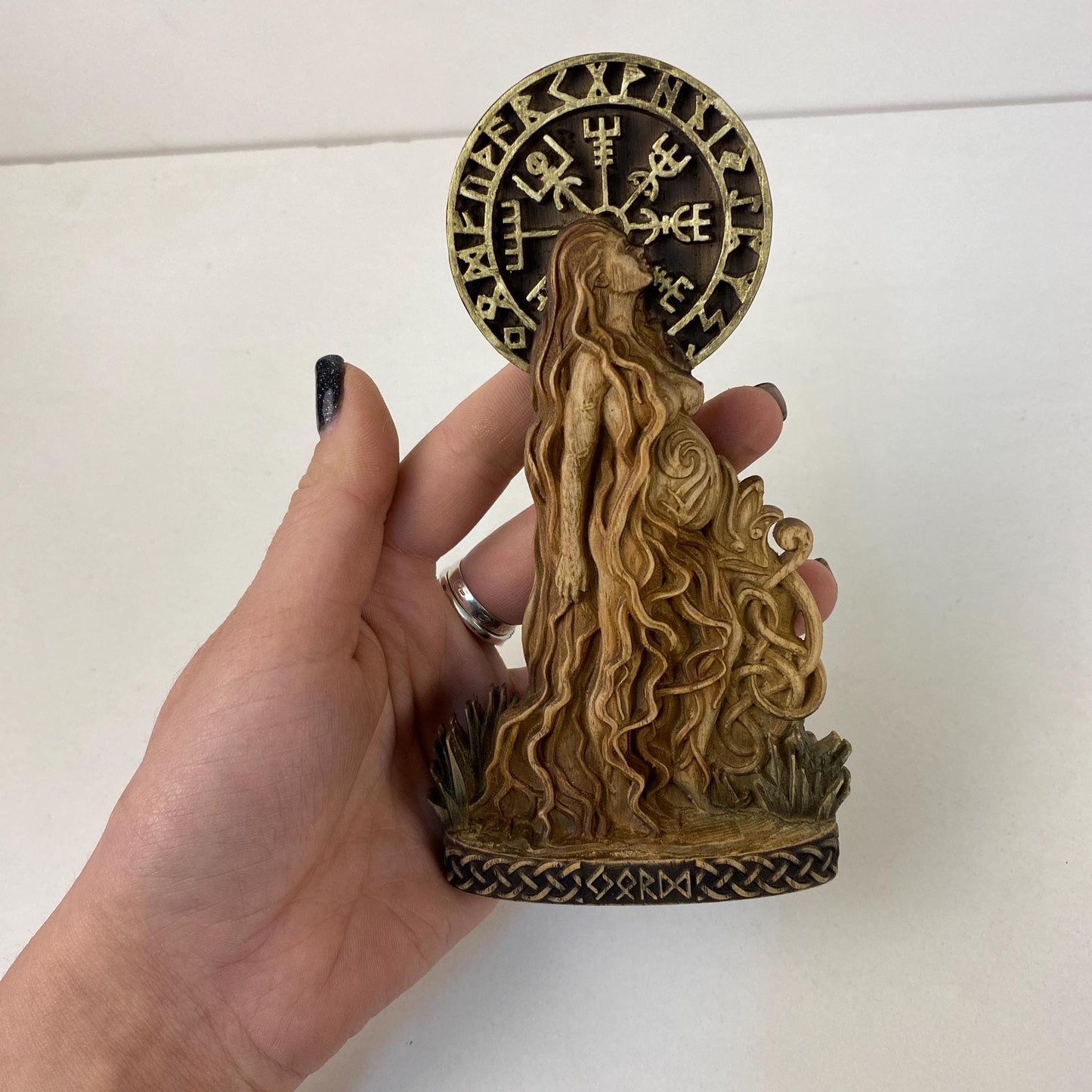 Jord Déesse nordique Dieux païens Païen nordique Asatru Mythologie nordique Jord statue Viking simbol Viking runes Viking statue Déesse statue Païen