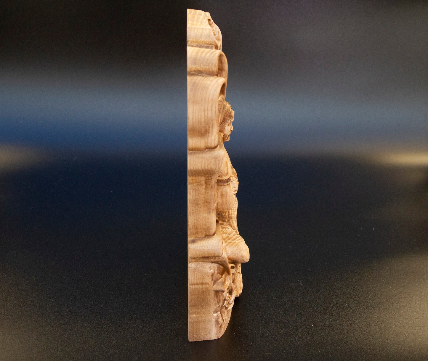 Sculpture de Cernunnos en bois, Dieu de la forêt, poupée d'autel, idole gay à cornes païennes, cadeau de sorcière, sculpture détaillée en frêne