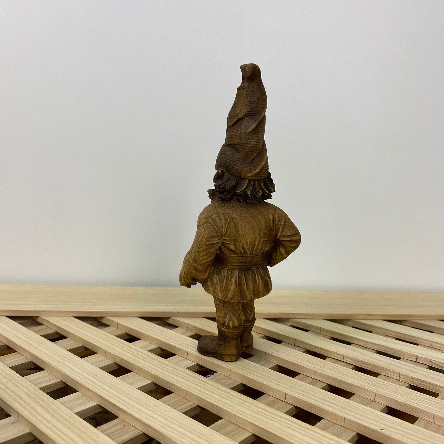Statue de gnome lutin gnome scandinave Figurine naine Créature mythique Gnome en bois Décor de gnome Gnome irlandais Figurine de gnome