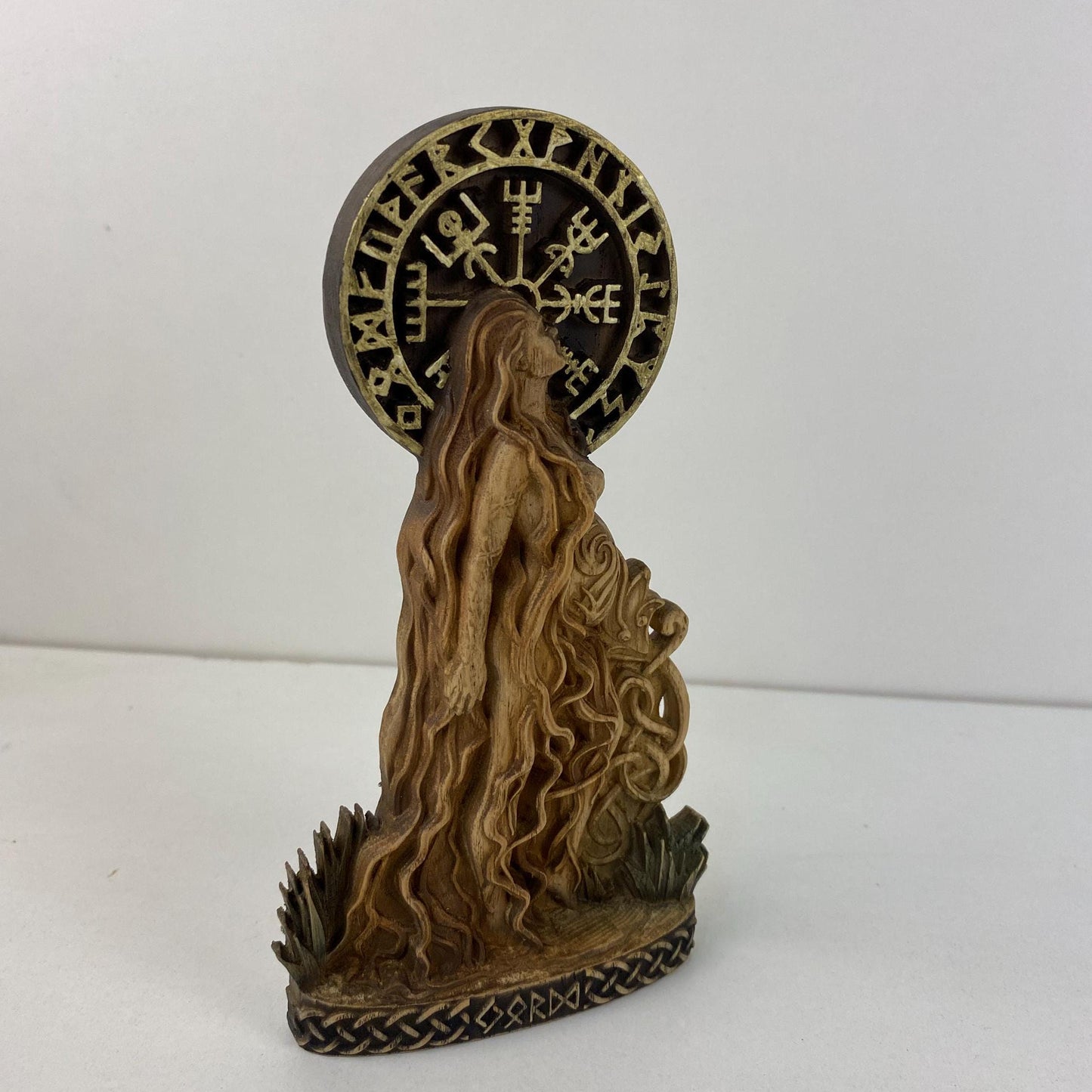 Jord Déesse nordique Dieux païens Païen nordique Asatru Mythologie nordique Jord statue Viking simbol Viking runes Viking statue Déesse statue Païen
