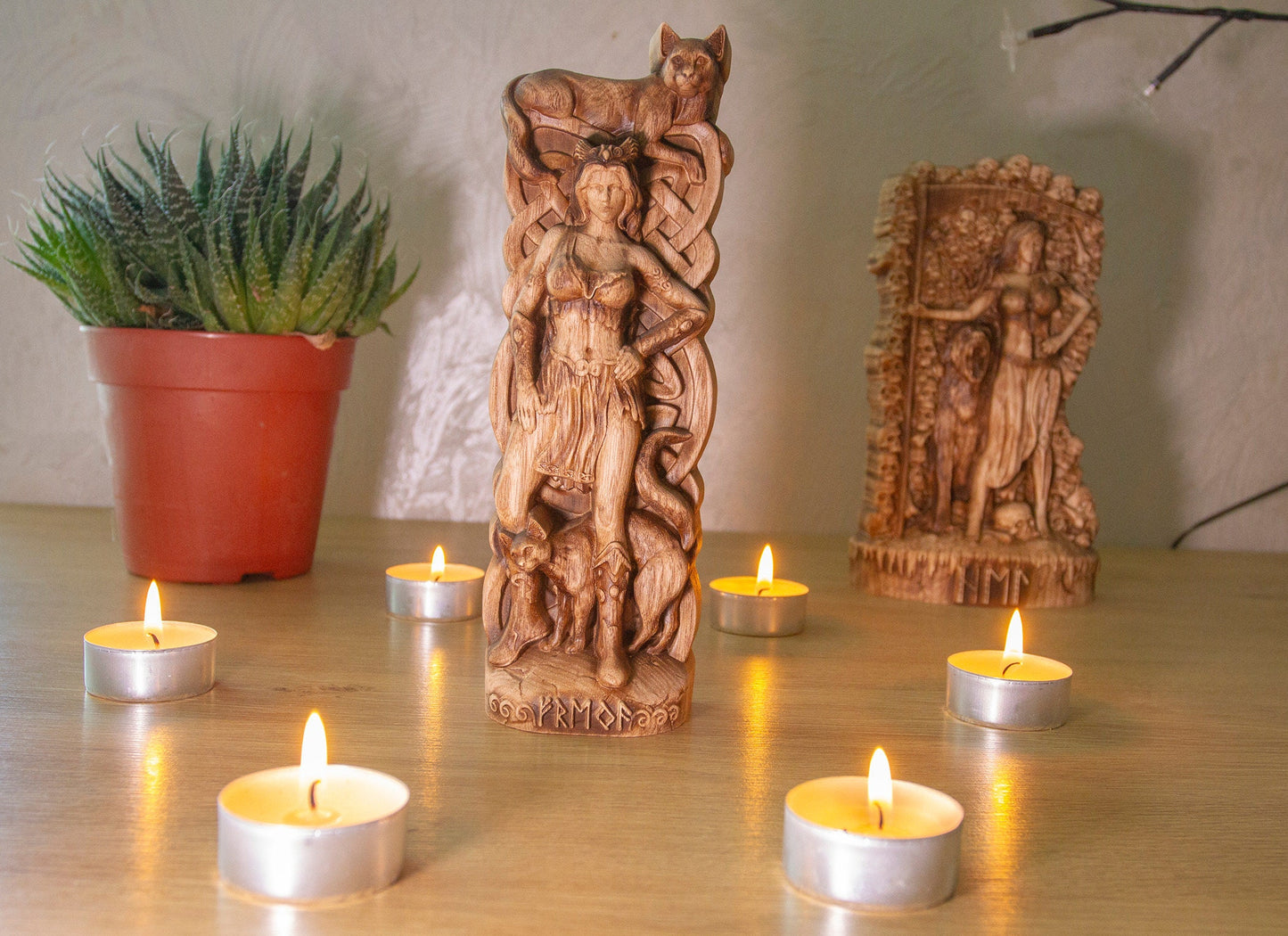 Freyja, statue de Freya, statue de Freyja Freya sculpture sur bois déesse nordique païenne nordique autel nordique figurine scandinave Freya dieux scandinaves