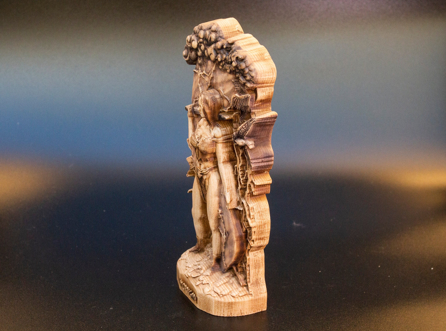 Morrigan Déesse de la Guerre et de l'Abondance Sculpture en Bois Figurine Héroïque Dieux Scandinaves Statue Autel Souvenir Personnages Nordiques du Nord