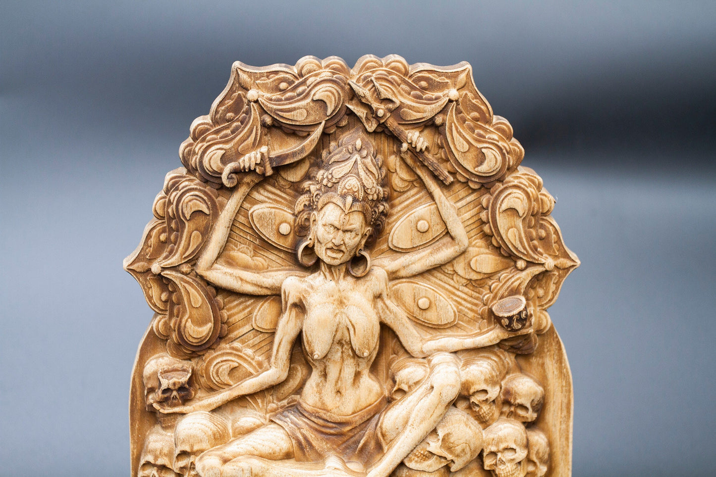 Chamunda Kali Sculpture Durga Déesse hindoue en bois des guerriers Parvati Shivas Femme Incarnation Figurine de table en bois de frêne