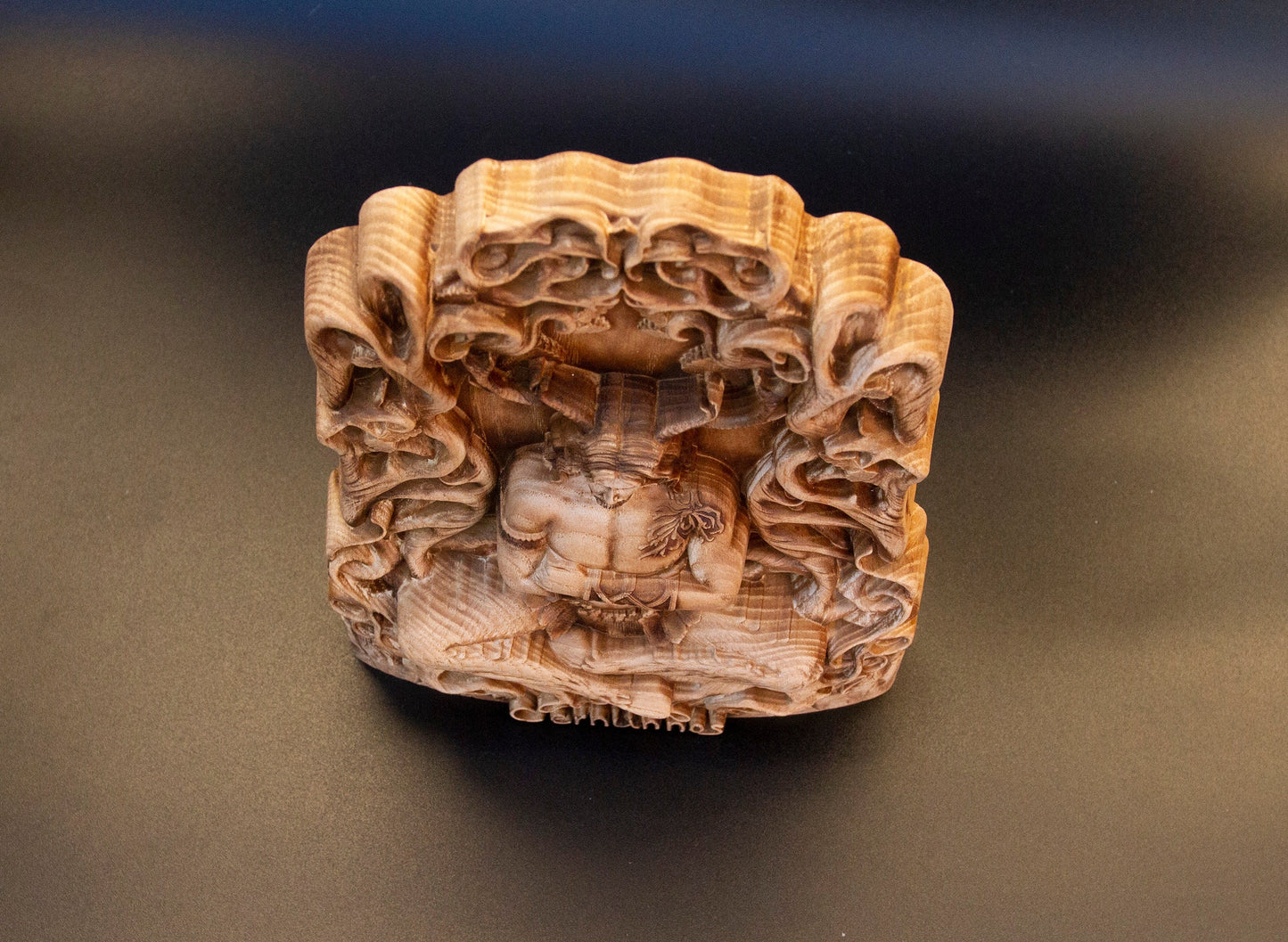 Sculpture de Cernunnos en bois, Dieu de la forêt, poupée d'autel, idole gay à cornes païennes, cadeau de sorcière, sculpture détaillée en frêne