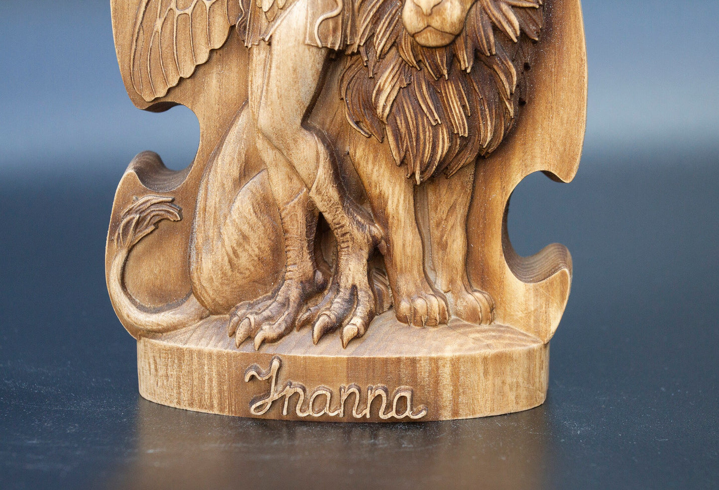 Statue d'Inanna Statuette scandinave minimaliste en bois fabriquée à la main :