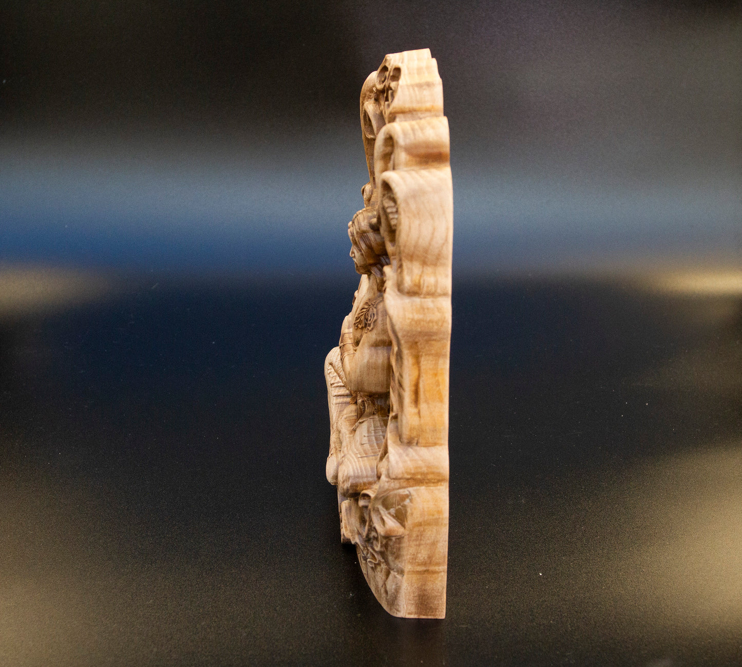 Sculpture de Cernunnos en bois, Dieu de la forêt, poupée d'autel, idole gay à cornes païennes, cadeau de sorcière, sculpture détaillée en frêne