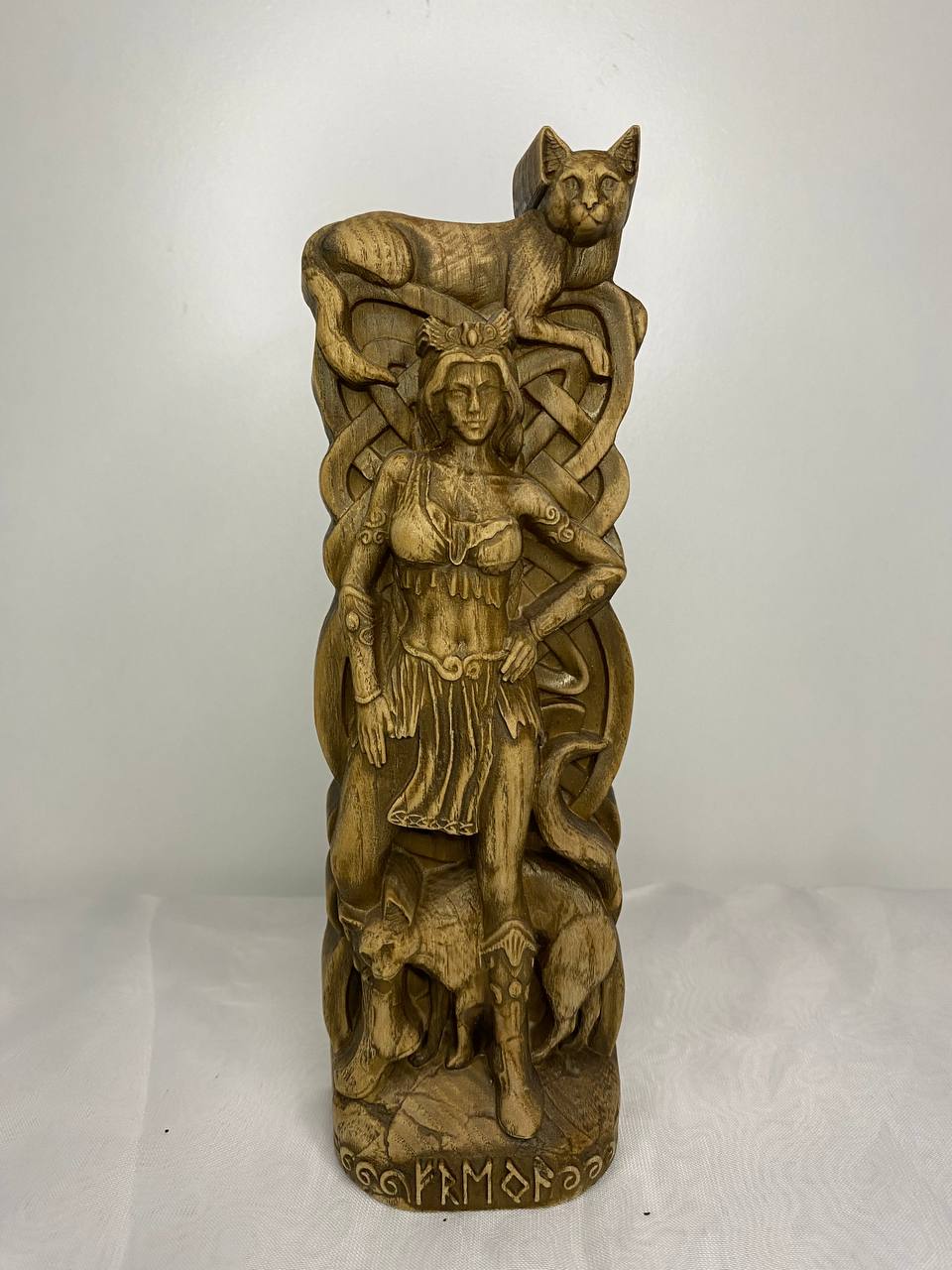 Freya Figure – Wooden Norse Goddess Statue – Symbol of Love, Fertility & Magic in Ash Wood