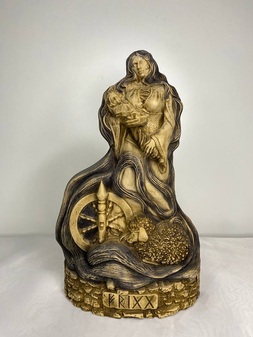 Frigg Figure – Wooden Norse Goddess Statue – Symbol of Motherhood, Fate & Protective Wisdom