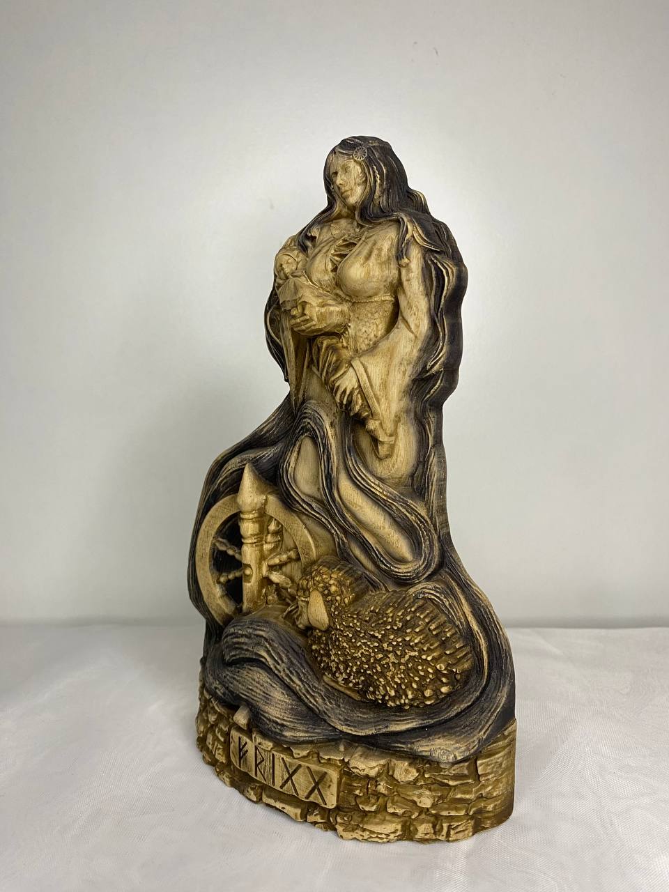 Frigg Figure – Wooden Norse Goddess Statue – Symbol of Motherhood, Fate & Protective Wisdom