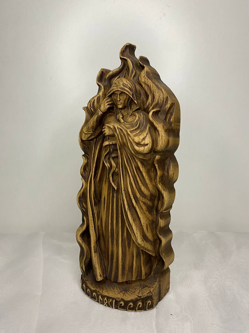 Loki Figure β Wooden Norse God Statue β Symbol of Mischief, Fire & Transformation