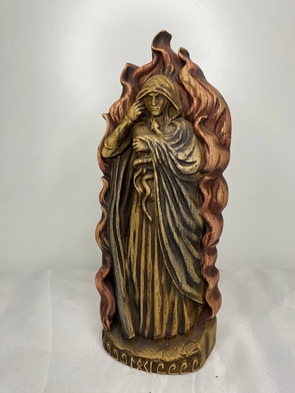 Loki Figure – Wooden Norse God Statue – Symbol of Mischief, Fire & Transformation in Ash Wood