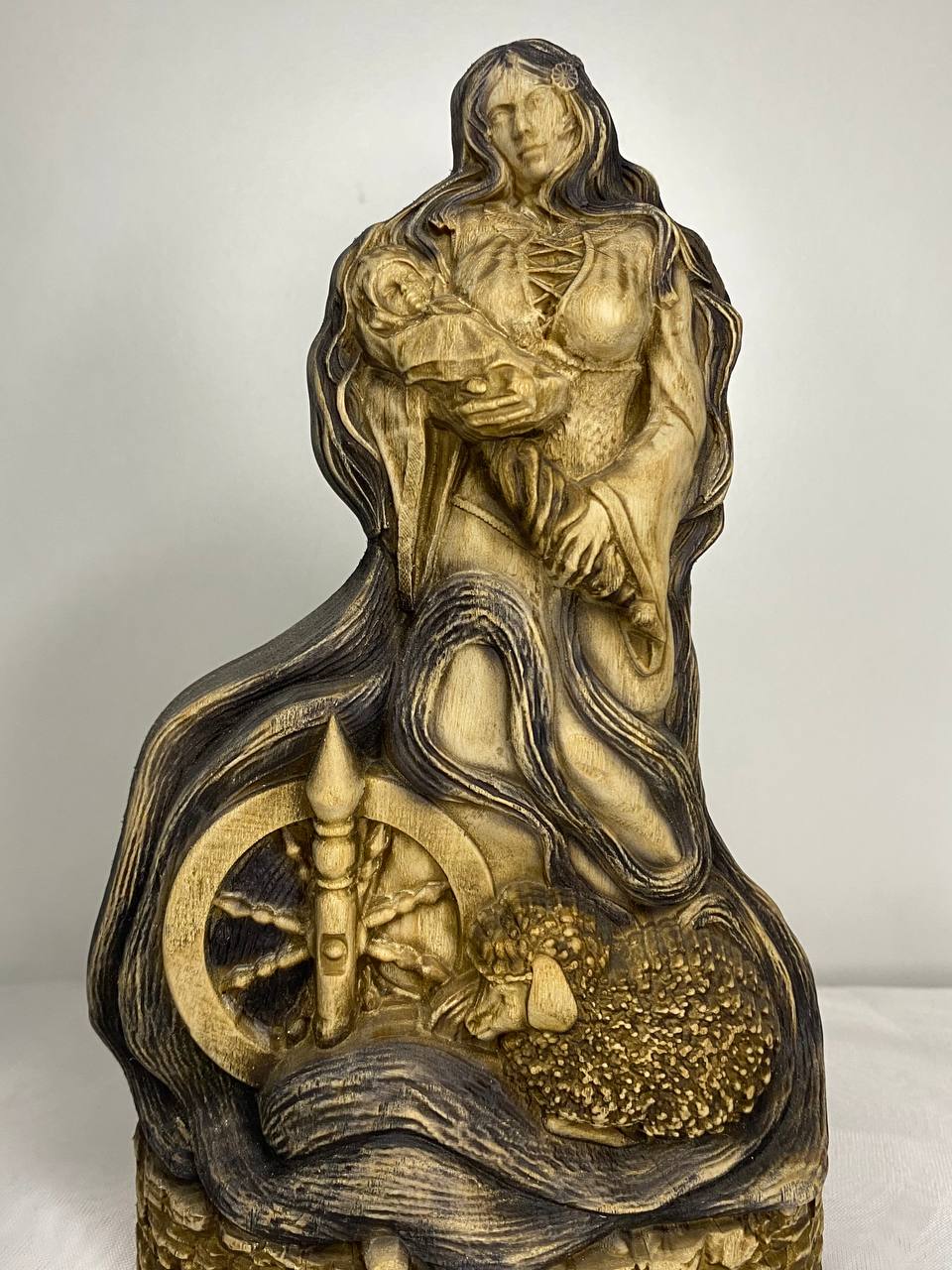 Frigg Figure – Wooden Norse Goddess Statue – Symbol of Motherhood, Fate & Protective Wisdom