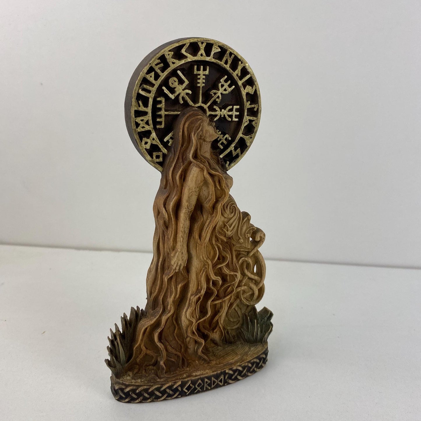 Jord Déesse nordique Dieux païens Païen nordique Asatru Mythologie nordique Jord statue Viking simbol Viking runes Viking statue Déesse statue Païen