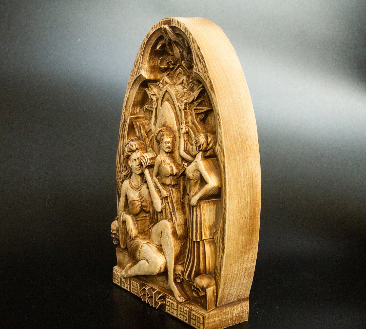 Statue en bois d'Eris, sculpture en bois, déesse grecque de la dissidence et du chaos, figurine de table en bois de frêne de la guerre de Troie
