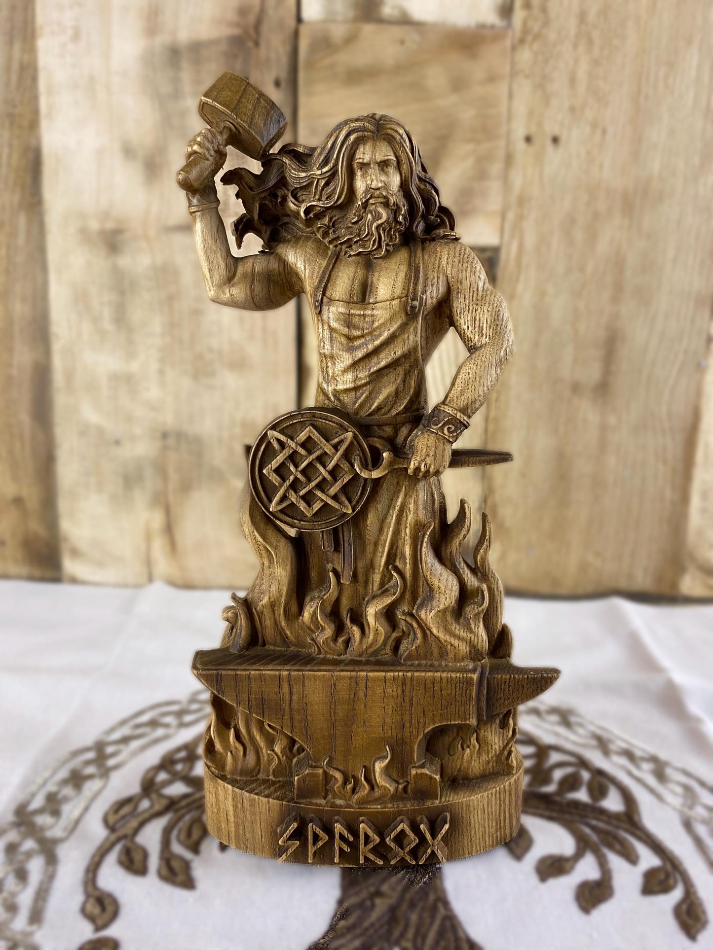 Svarog Dieux de Svarog Statue de déesse Dieux slaves Mythologie slave Païen slave Paganisme slave Statue slave Dieux païens Idole slave Slave