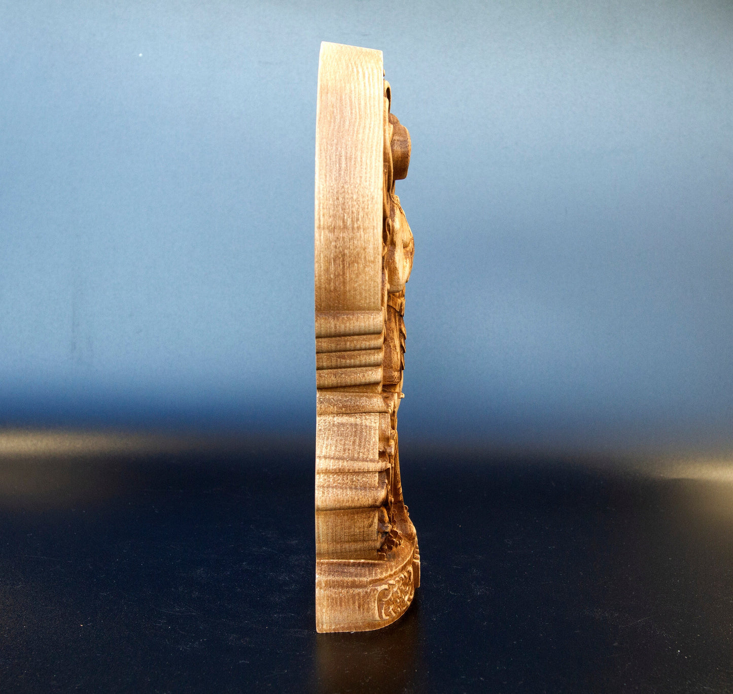 Statue Baldr Statuette scandinave minimaliste en bois fabriquée à la main : Baldr, dieu nordique de la lumière et de la beauté