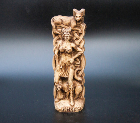 Freya Figure – Wooden Norse Goddess Statue – Symbol of Love, War & Fertility in Ash Wood