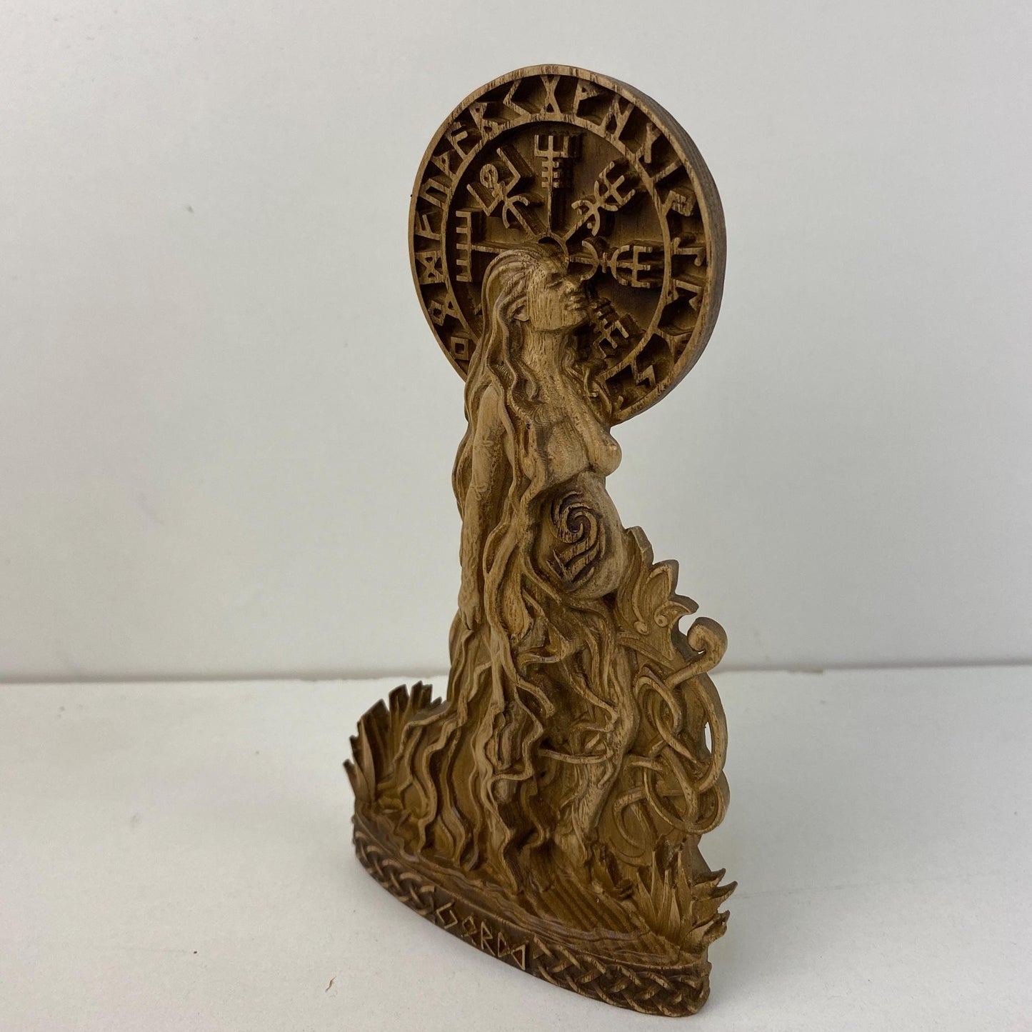 Jord Déesse nordique Dieux païens Païen nordique Asatru Mythologie nordique Jord statue Viking simbol Viking runes Viking statue Déesse statue Païen
