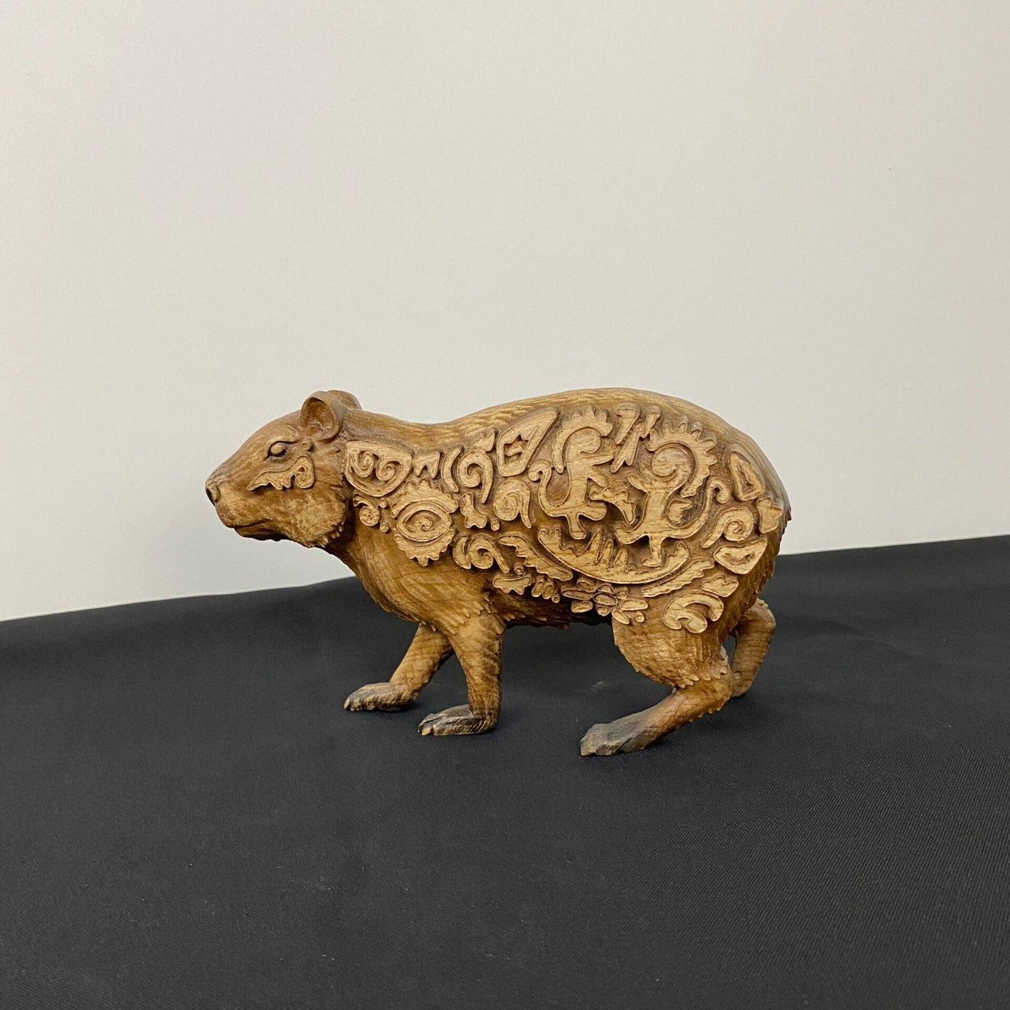 Capybara Capybara art Capybara en bois Capybara figurine Capybara cadeau Capybara sculpture Capybara cadeau Animal totem Capybara mignon Animalstatue