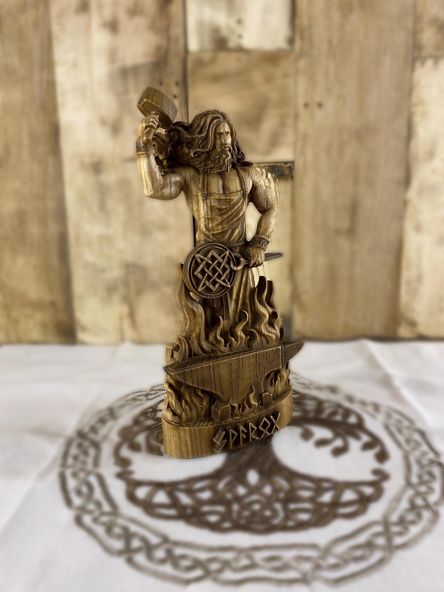 Svarog Dieux de Svarog Statue de déesse Dieux slaves Mythologie slave Païen slave Paganisme slave Statue slave Dieux païens Idole slave Slave