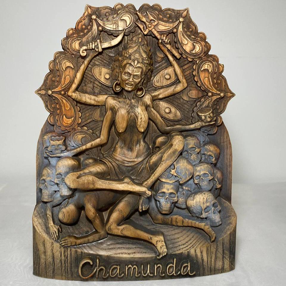 Chamunda Chamunda déesse Kali statue Durga Déesse statue Déesse hindoue Chamunda mata Chamunda art Sculpture sur bois Protection autel hindou