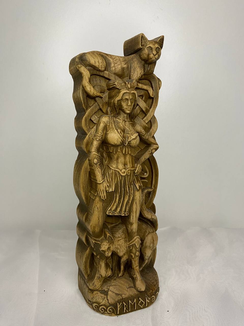 Freya Figure – Wooden Norse Goddess Statue – Symbol of Love, Fertility & Magic in Ash Wood
