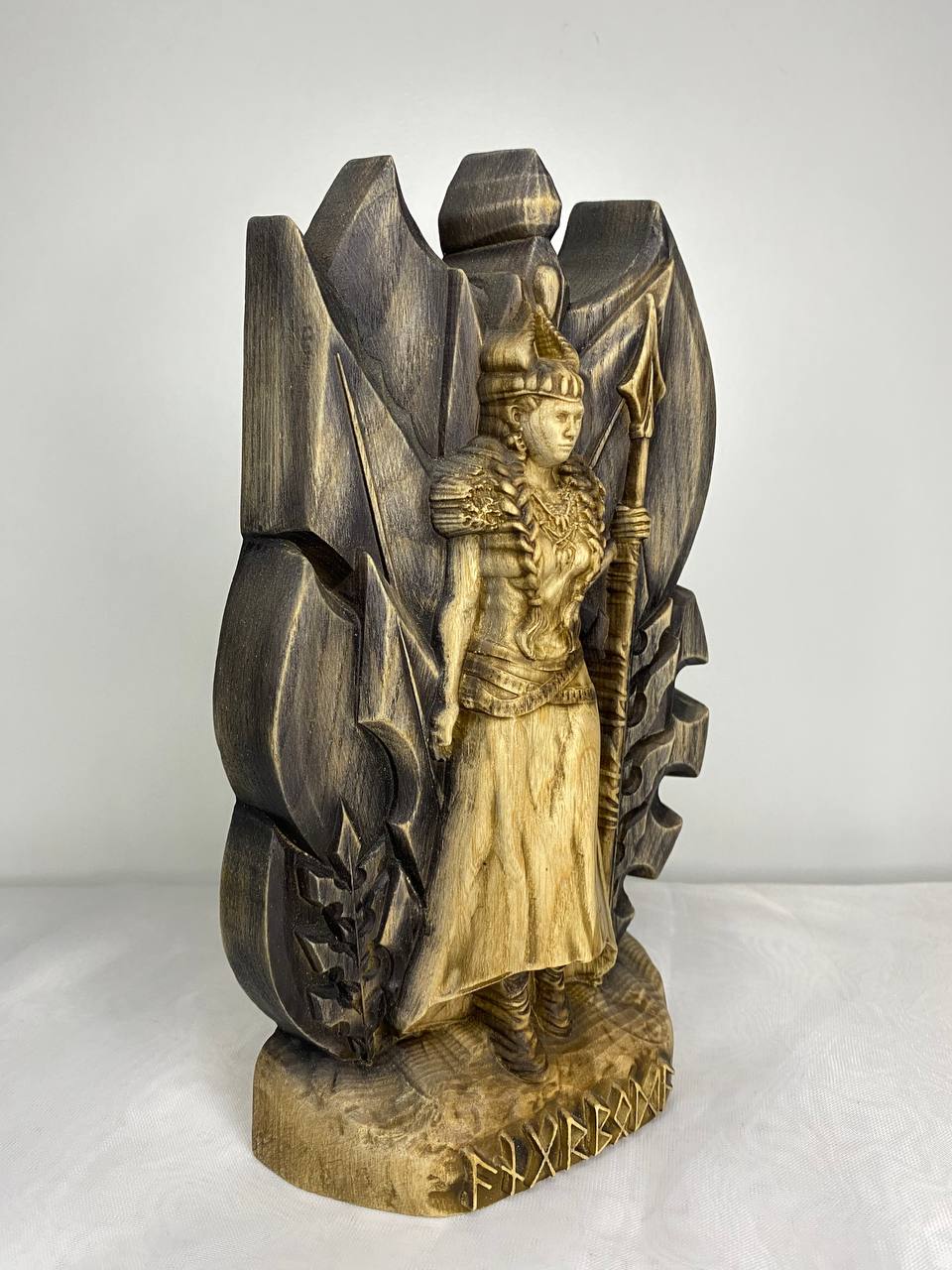 Freya Figure – Wooden Norse Goddess Statue – Symbol of Love, Magic & Warrior Grace