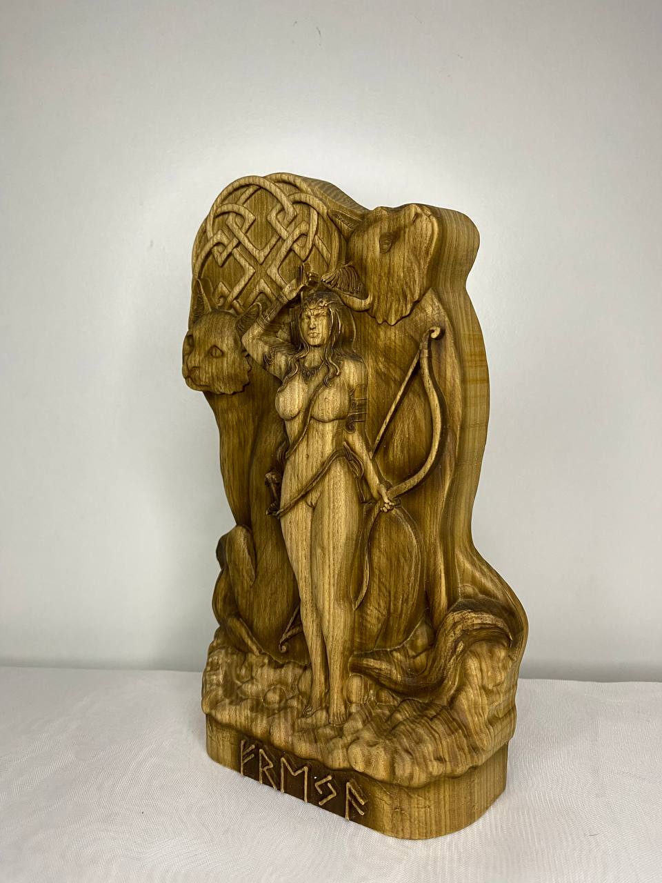 Freya Figure – Wooden Norse Goddess Statue – Symbol of Love, Magic & Warrior Grace