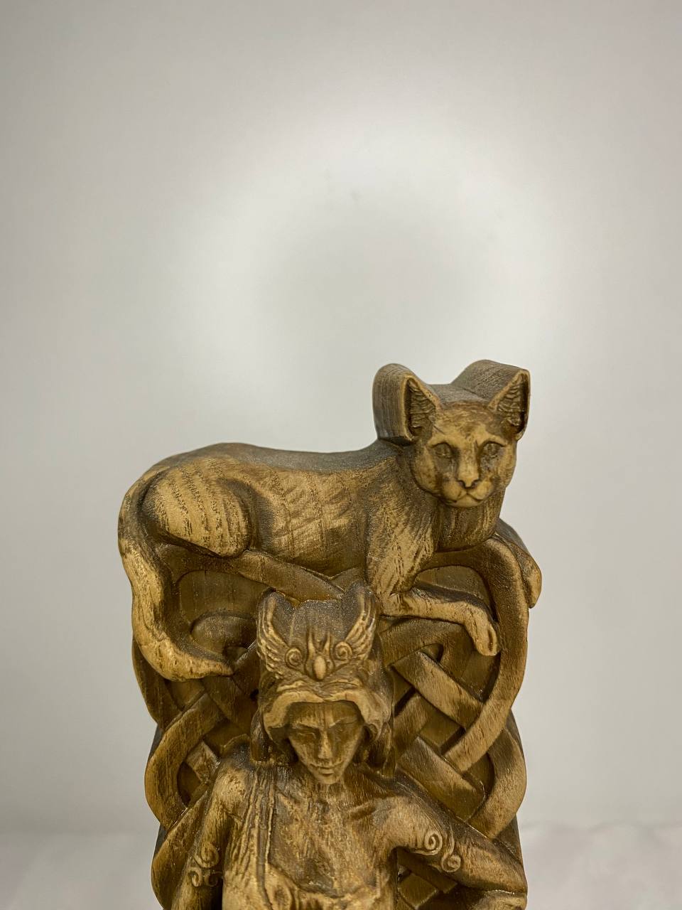 Freya Figure – Wooden Norse Goddess Statue – Symbol of Love, Fertility & Magic in Ash Wood