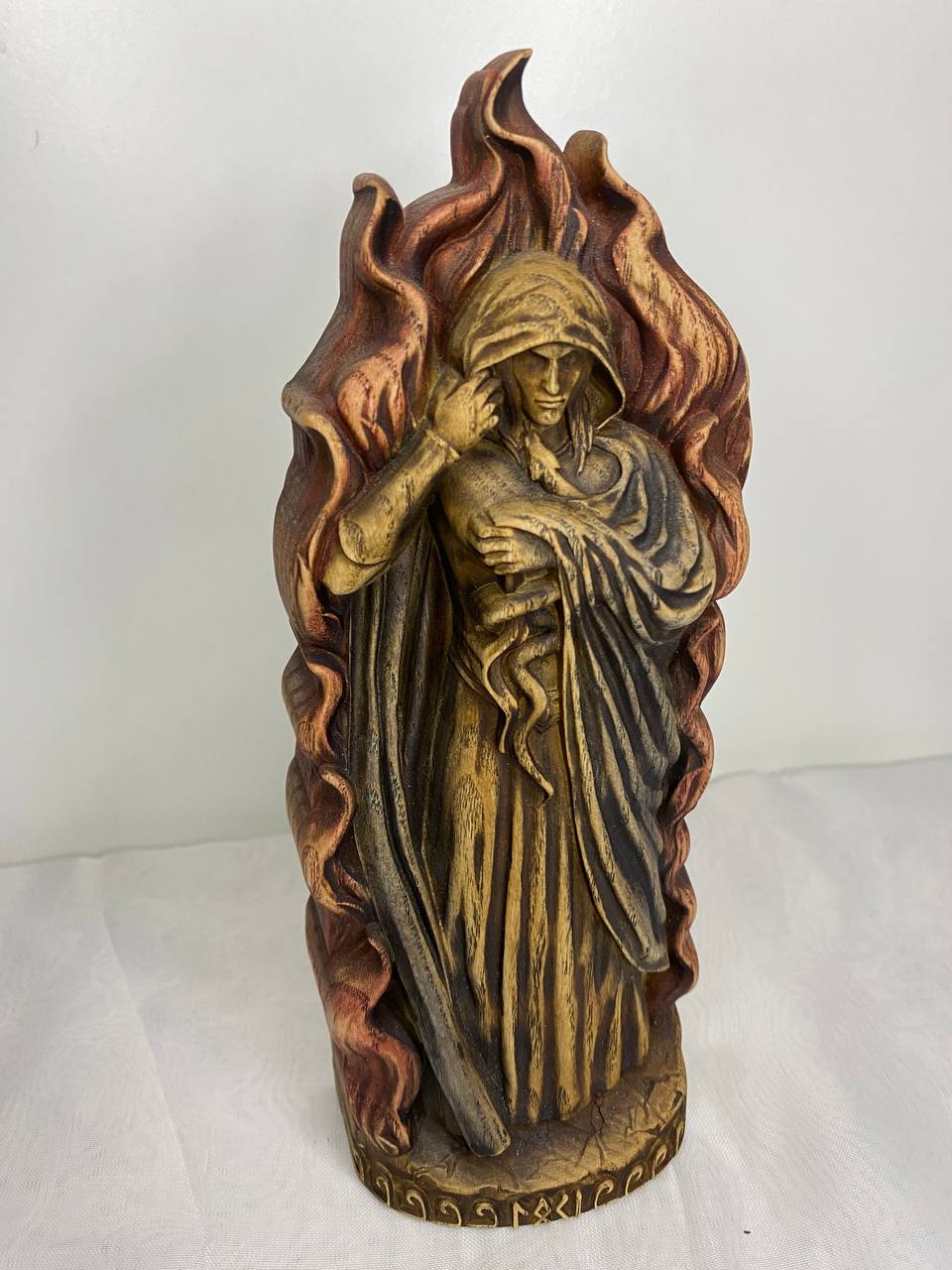 Loki Figure – Wooden Norse God Statue – Symbol of Mischief, Fire & Transformation in Ash Wood