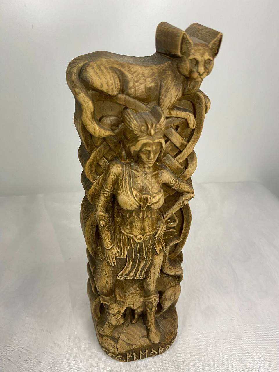 Freya Figure – Wooden Norse Goddess Statue – Symbol of Love, Fertility & Magic in Ash Wood
