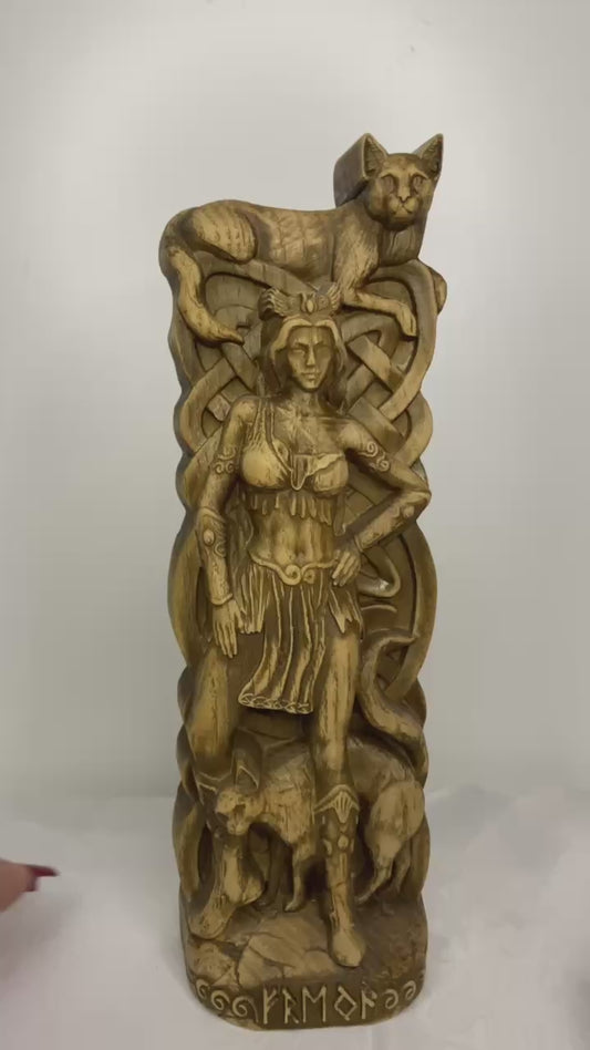 Freya Figure – Wooden Norse Goddess Statue – Symbol of Love, Fertility & Magic in Ash Wood